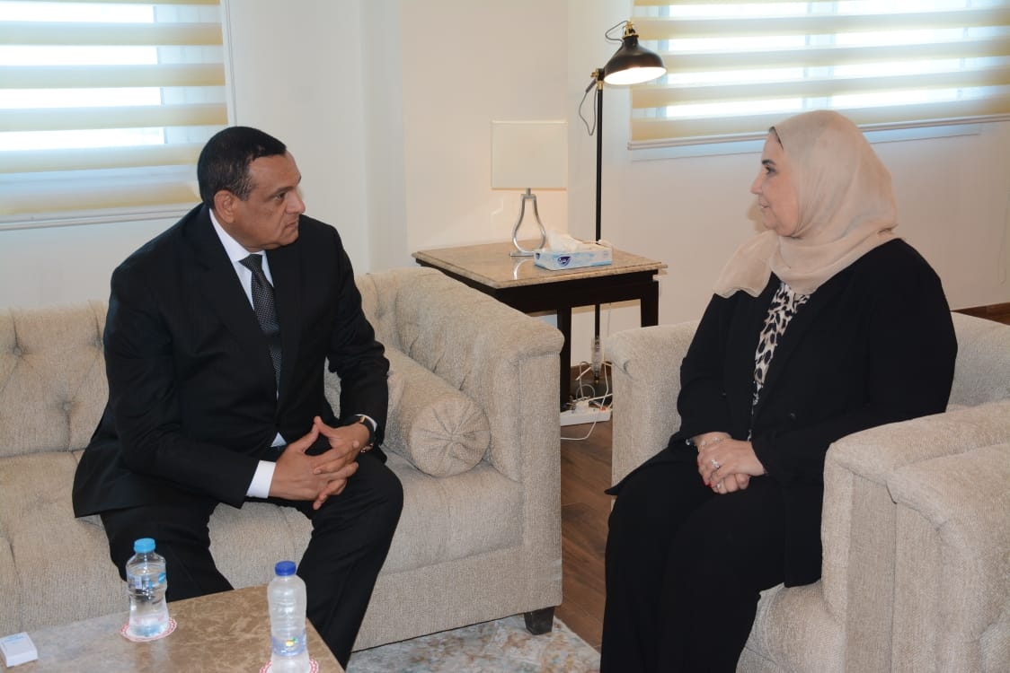 "التضامن والتنمية المحلية" تبحثان تسويق منتجات التراث الحرفي وإتاحة مساحات للمعارض بالمحافظات 19 - جريدة المساء