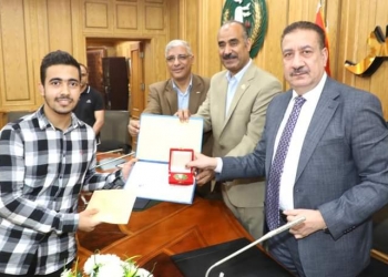 " أبو ليمون "يهدى أوائل الثانوية العامة و الأزهرية والدبلومات الفنية بالمنوفية .. شهادات تقدير ومكافآت مالية 22 - جريدة المساء