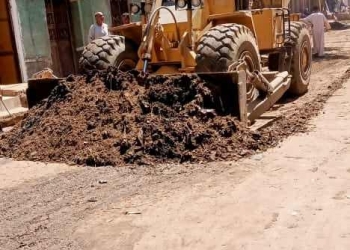 حملات مكثفة لتسوية وتمهيد الطرق بمراكز المنيا 29 - جريدة المساء