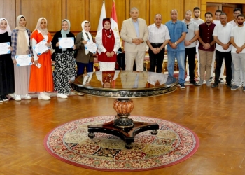 رئيس جامعة كفر الشيخ كرم طلاب كلية علوم الثروة السمكية والمصايد في ختام الدورة التدريبية الرابعة لمواجهه ظاهره ادمان وتعاطي المخدرات 35 - جريدة المساء