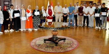 رئيس جامعة كفر الشيخ كرم طلاب كلية علوم الثروة السمكية والمصايد في ختام الدورة التدريبية الرابعة لمواجهه ظاهره ادمان وتعاطي المخدرات 9 - جريدة المساء