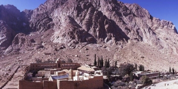 وزير السياحة والآثار يتابع آخر مستجدات العمل بمشروع تطوير موقع التجلي الأعظم بسانت كاترين ..مراجعة الخطوات التنفيذية لاستراتيجية ترويج وتسويق المنطقة 1 - جريدة المساء