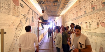 عيسى يتابع  آخر الاستعدادات للموسم السياحي الشتوي المقبل  ..من البر الغربى بالأقصر.. الوزير يوجه بسرعة الانتهاء من ترميم بعض المقابر بوادى الملوك  واعادة افتتاحها لاستقبال واستيعاب التدفق في نمو الحركة السياحية الوافدة 1 - جريدة المساء