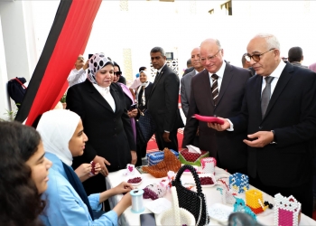 وزير التربية والتعليم ومحافظ القاهرة يفتتحان معرض "أهلاً مدرستي" بمجمع الملك فهد الرسمي المتميز للغات بمنطقة مدينة نصر 17 - جريدة المساء
