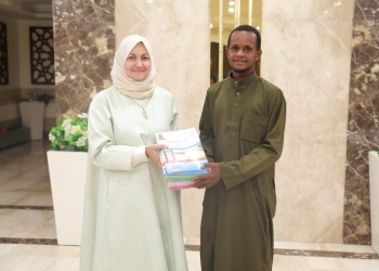 سافر من غينيا إلى مصر ب"الدراجة" للدراسة فى الأزهر.. مستشار شيخ الأزهر تلتقى الطالب الغينى "مامادو صفايو" 17 - جريدة المساء