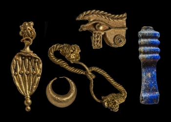 "أفروديت " ظهرت بخليج أبى قير ..بعد 2500 عام من الغرق.. وزيرى : العثور على حلى ذهبية ولقى برونزية وخزفية وأوانى من المرمر وبقايا أبنية 21 - جريدة المساء