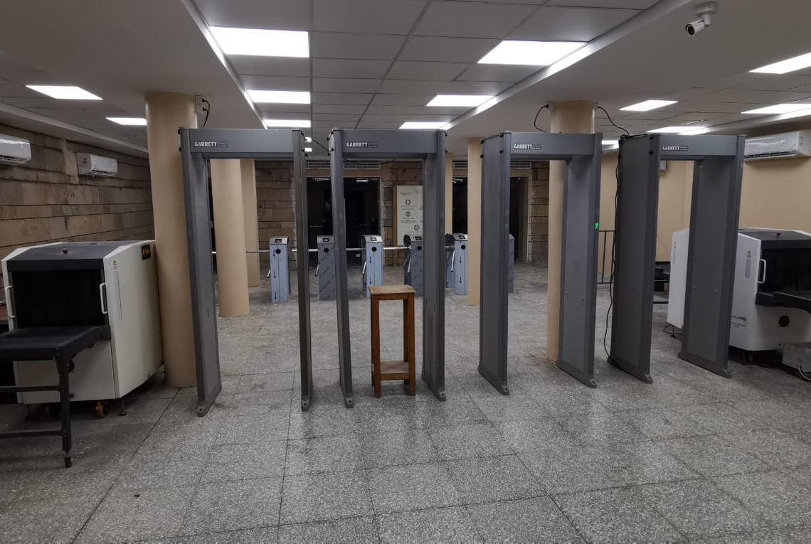 توسعة صالة استقبال الزائرين بمعبد إدفو ..استعدادا للموسم السياحى الشتوى.. مضاعفة أجهزة الكشف عن المعادن وفحص الحقائب ..وزيادة بوابات الدخول 19 - جريدة المساء