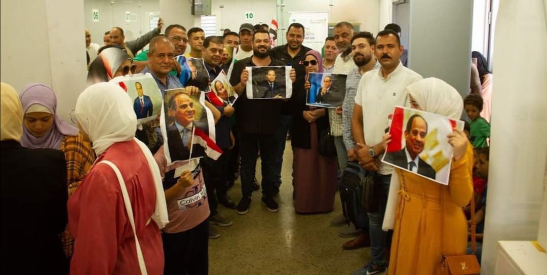 إقبال كثيف من أهالي دمياط لاستخراج التوكيلات لدعم ترشح الرئيس السيسي لفترة جديدة 19 - جريدة المساء