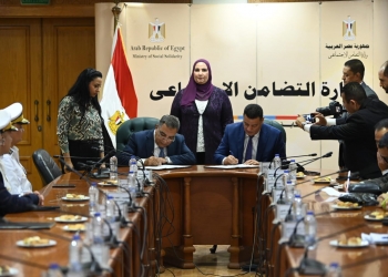 الوزيرة خلال توقيع الاتفاق