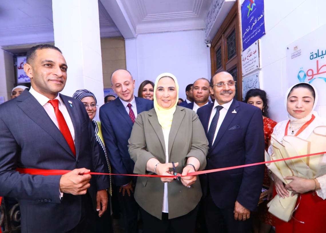 "القباج" تفتتح عيادة الصحة الإنجابية والكشف المبكر عن سرطان عنق الرحم بالإسكندرية 18 - جريدة المساء الوزيرة خلال زيارتها لمحافظة الإسكندرية