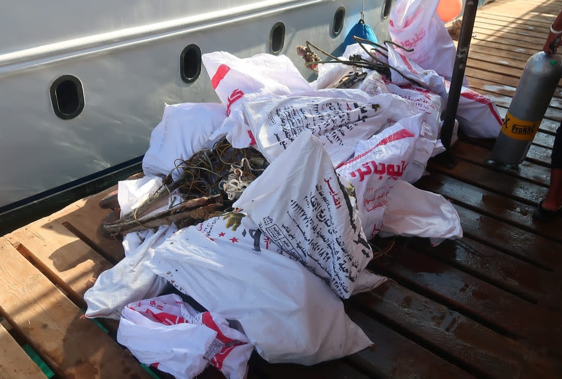 جمع 2 طن مخلفات في مبادرة نظافة قاع البحر بمشاركة سياح بالغردقة 20 - جريدة المساء جمع 2 طن مخلفات في مبادرة نظافة قاع البحر بمشاركة سياح بالغردقة 19 - جريدة المساء