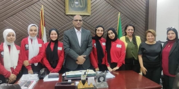 مدير تعليم المنيا يستقبل طالبات مدرسة مصر للتأمين الدولية للتكنولوجيا التطبيقية بالمنيا 1 - جريدة المساء