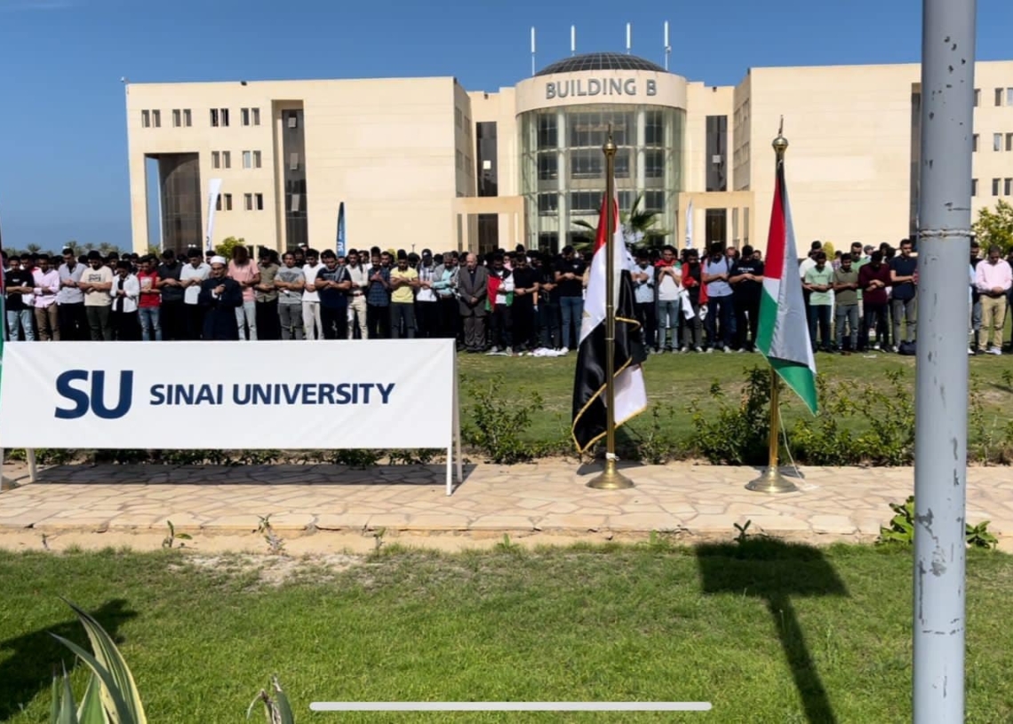طلاب جامعة سيناء يؤدون صلاة الغائب علي أرواح شهداء فلسطين 17 - جريدة المساء