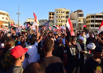 وقفة لأهالي الأقصر تضامنا مع الشعب الفلسطيني وتأييد قرارات الرئيس 33 - جريدة المساء