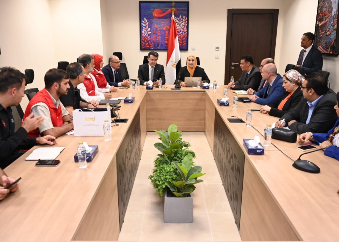 "القباج" تبحث سبل إيصال الخدمات الإغاثية التركية لقطاع غزة 17 - جريدة المساء الوزيرة خلال استقبال الوفد التركى