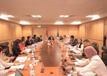 عيسى فى اجتماعه باللجنة المصرية اليابانية العليا: ممشى سياحى يربط بين منطقة الأهرامات والمتحف المصرى الكبير .. هيروشى : خطوط رحلات طيران جديدة بين مصر واليابان لمضاعفة الحركة الوافدة للقاهرة 19 - جريدة المساء