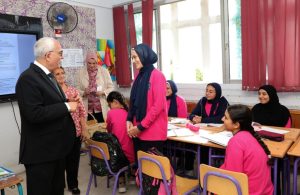 وزير التربية والتعليم يجري حوارا مع طالبات محافظة الإسكندرية أثناء زيارته للمحافظة 29 - جريدة المساء