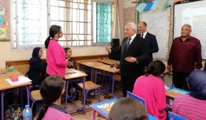 وزير التربية والتعليم يجري حوارا مع طالبات محافظة الإسكندرية أثناء زيارته للمحافظة 31 - جريدة المساء