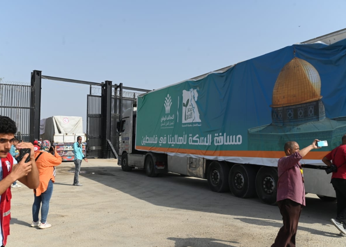 قوافل "مصر الخير" في العبور الثاني للمساعدات المصرية لأهالى غزة بكافة الاحتياجات 16 - جريدة المساء قوافل المساعدات الإنسانية تعبر المعبر متجهة إلى غزة
