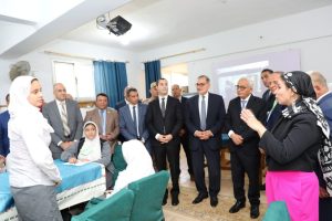 وزير التربية والتعليم يسأل طلبة مدارس كفر الشيخ حول مدى استفادتهم من أسلوب شرح معلمين ويقتتح المدرسة الدولية بالمحافظة 25 - جريدة المساء