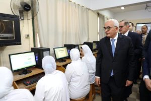 وزير التربية والتعليم يسأل طلبة مدارس كفر الشيخ حول مدى استفادتهم من أسلوب شرح معلمين ويقتتح المدرسة الدولية بالمحافظة 31 - جريدة المساء