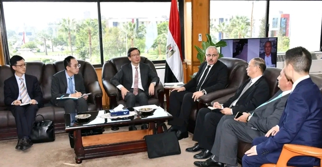 رئيس جامعة القناة يستقبل نائب وزير التعليم الصيني 19 - جريدة المساء