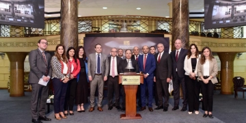 وزير المالية ورئيسا الرقابة المالية والبورصة ونائب محافظ البنك المركزي يحتفلون بتداول أذون الخزانة في البورصة 1 - جريدة المساء