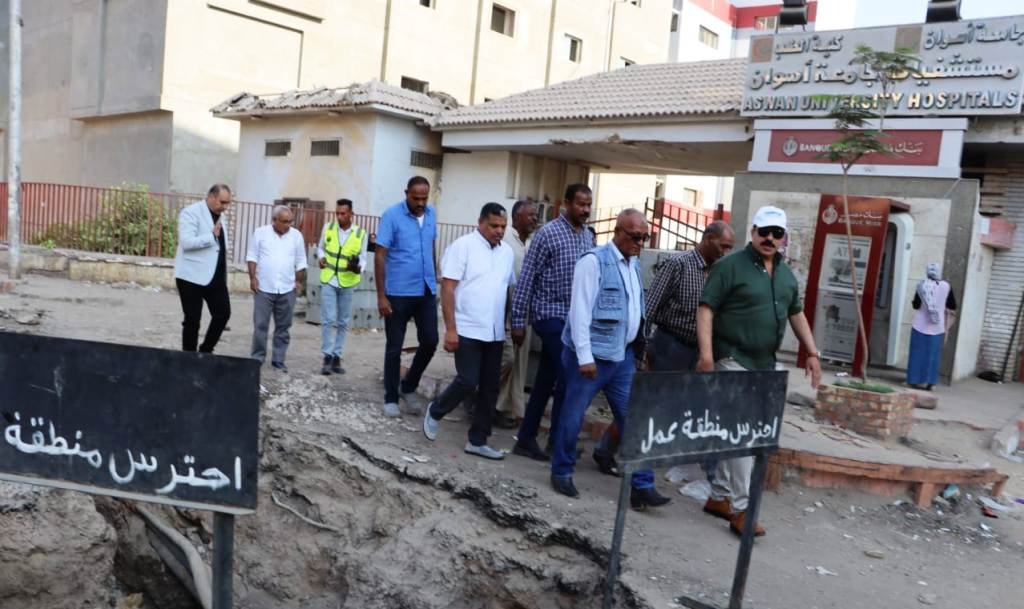 أشرف عطية يواصل جولاته الميدانية الصباحية بتفقد المشروعات الجارية بمدينة أسوان ، ويستمع لمطالب المواطنين ، ويوجه لتلبيتها 20 - جريدة المساء أشرف عطية يواصل جولاته الميدانية الصباحية بتفقد المشروعات الجارية بمدينة أسوان ، ويستمع لمطالب المواطنين ، ويوجه لتلبيتها 19 - جريدة المساء