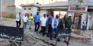 أشرف عطية يواصل جولاته الميدانية الصباحية بتفقد المشروعات الجارية بمدينة أسوان ، ويستمع لمطالب المواطنين ، ويوجه لتلبيتها 2 - جريدة المساء أشرف عطية يواصل جولاته الميدانية الصباحية بتفقد المشروعات الجارية بمدينة أسوان ، ويستمع لمطالب المواطنين ، ويوجه لتلبيتها 1 - جريدة المساء