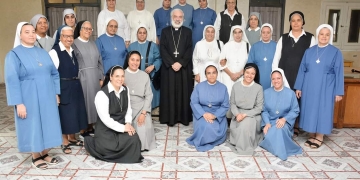 الأنبا باسيليوس يلتقي الاخوات الراهبات بالإيبارشية بالمنيا 1 - جريدة المساء