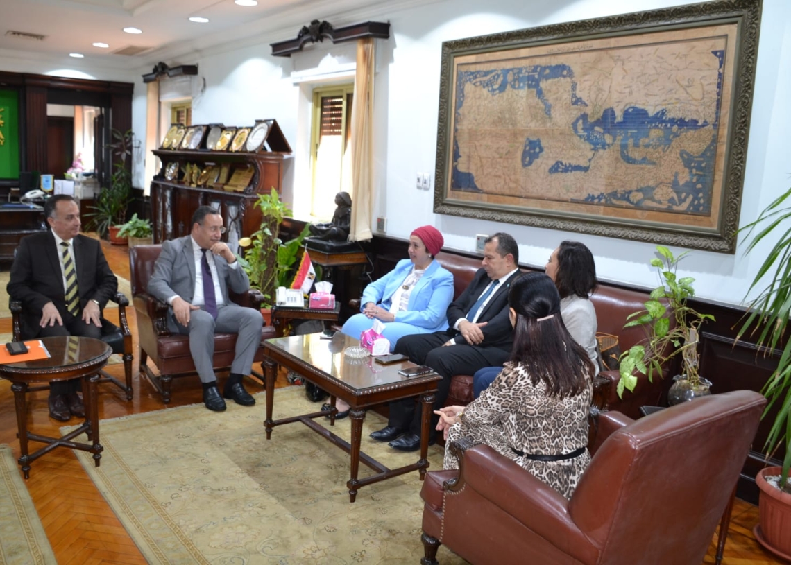 رئيس جامعة الإسكندرية يستقبل نائب رئيس جامعة شيكاغو الأمريكية 19 - جريدة المساء