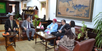 رئيس جامعة الإسكندرية يستقبل نائب رئيس جامعة شيكاغو الأمريكية 1 - جريدة المساء