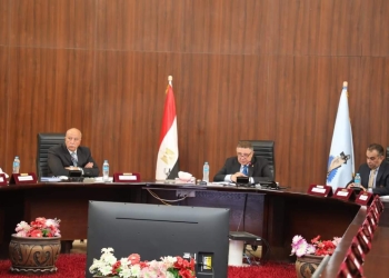 محافظ البحر الأحمر يترأس اجتماع المجلس التنفيذي ويؤكد علي الاهتمام بلقاء المواطنين أسبوعياً لحل مشاكلهم 34 - جريدة المساء