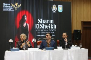 عمرو دوارة في ندوة تكريمه : والدي اكثر شخص حاربني حتي لا أعمل بالمسرح 26 - جريدة المساء