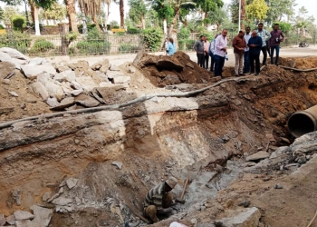 محافظ أسوان يتفقد مشروعات البنية التحتية لدعم وتحسين مياه الشرب بالمناطق والأحياء السكنية الواقعة على المرتفعات الجبلية ووسط المدينة 27 - جريدة المساء