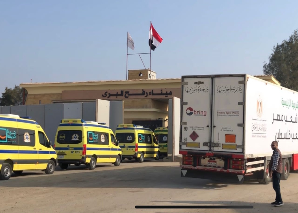 "الهلال الأحمر" يتسلم50 مليون جنيه من نظيره الكويتى.. و"بنك الطعام" يعلن إدخال 120 شاحنة مساعدات ضمن القافلة الثانية.. غداً 18 - جريدة المساء المساعدات تستعد لدخول معبر رفح لصالح أهالى غزة