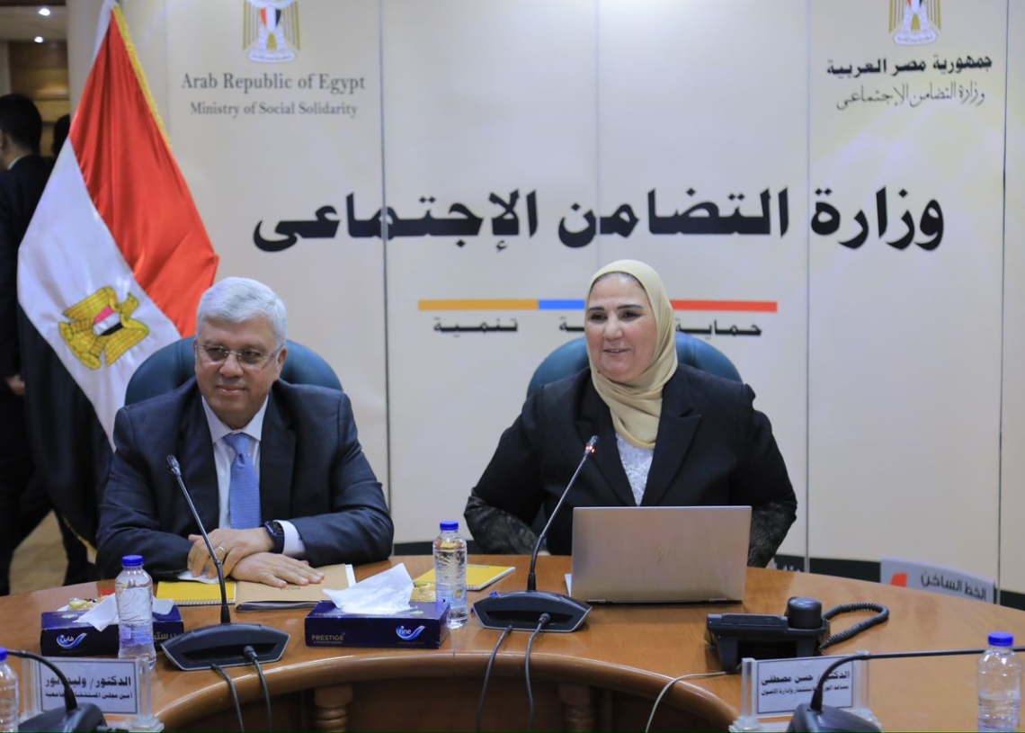 الوزيران خلال الاجتماع