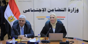 الوزيران خلال الاجتماع