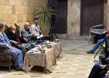 نقاد وشعراء ناقشوا ديوان "مغرمٌ بالناي" في بيت السناري 21 - جريدة المساء