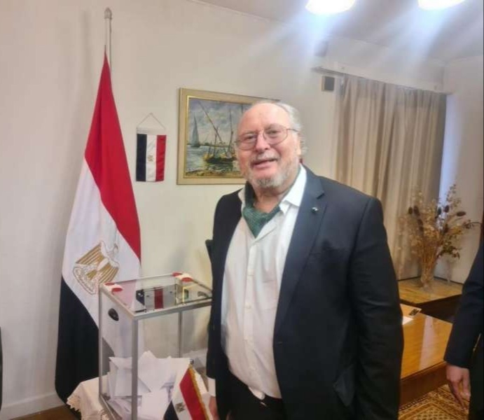 الملك أحمد فؤاد الثانى يدلي بصوته لأول مرة في السفارة المصرية بسويسرا 17 - جريدة المساء