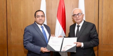 وزير التربية والتعليم يتسلم من رئيس التنظيم والإدارة نتيجة مسابقة شغل ٣٠ ألف وظيفة معلم مساعد 1 - جريدة المساء