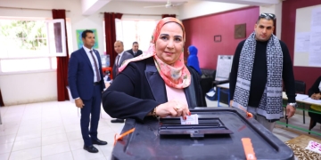 وزيرة التضامن تدلي بصوتها بلجنة مدرسة بدر الإعدادية بالدقى 2 - جريدة المساء وزيرة التضامن تدلي بصوتها بلجنة مدرسة بدر الإعدادية بالدقى 1 - جريدة المساء