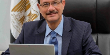 الدكتور أحمد درويش وزير التنمية الإدارية الأسبق: توليد قطاع الصناعة لنحو 10 % فقط من الوظائف أمر خطير 2 - جريدة المساء الدكتور أحمد درويش وزير التنمية الإدارية الأسبق: توليد قطاع الصناعة لنحو 10 % فقط من الوظائف أمر خطير 1 - جريدة المساء