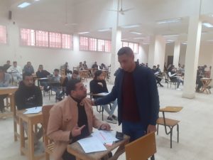 رئيس جامعة جنوب الوادى يتفقد امتحانات نصف العام بكلية الحقوق فى يومها الأول 23 - جريدة المساء