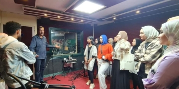 برنامج تدريبي لطلاب ألسن القناة على مهارات العمل الإذاعي 2 - جريدة المساء برنامج تدريبي لطلاب ألسن القناة على مهارات العمل الإذاعي 1 - جريدة المساء