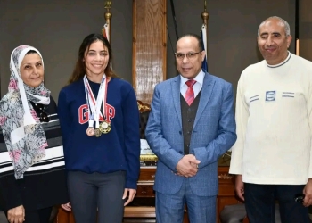 جامعة القناة تكرم بطلة السباحة الطالبة جانا عبدالفتاح 17 - جريدة المساء