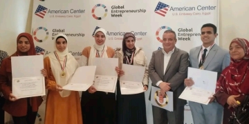 تكريم أوائل خريجى قسم المكتبات بآداب المنيا بمكتبة المعادى العامة 1 - جريدة المساء