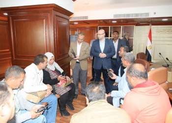  محافظ بني سويف يتابع استعدادات مركز السيطرة لإجراء بث مباشر  من أمام اللجان الانتخابية لضمان استمرار التسهيلات  وتذليل المعوقات الطارئة 35 - جريدة المساء
