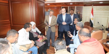  محافظ بني سويف يتابع استعدادات مركز السيطرة لإجراء بث مباشر  من أمام اللجان الانتخابية لضمان استمرار التسهيلات  وتذليل المعوقات الطارئة 1 - جريدة المساء