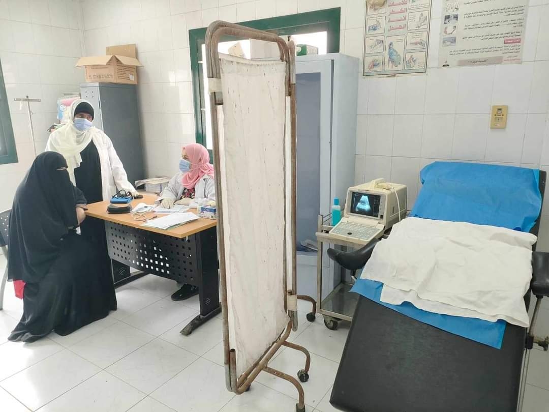 توقيع الكشف الطبي على 1762 حالة خلال قافلة طبية بمركز سمالوط بالمنيا 19 - جريدة المساء